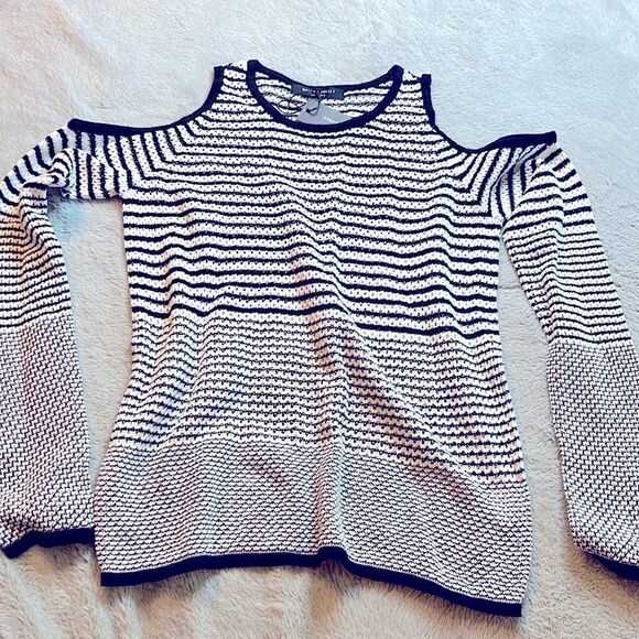 NWT Romeo + Juliet Couture Black & White Stripe Cold Shoulder Sweater - Size S - Picture 1 of 9